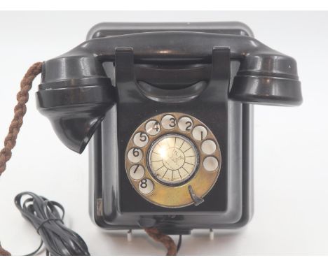 5v Bakelite dial telephone. UK P&amp;P Group 2 (£20+VAT for the first lot and £4+VAT for subsequent lots) 