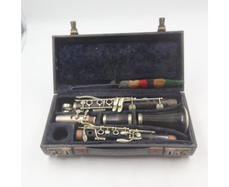 Henri Selmer clarinet in case. UK P&amp;P Group 2 (£20+VAT for the first lot and £4+VAT for subsequent lots) 