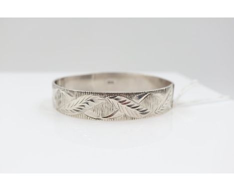 Vintage solid silver snap bangle, hallmarked for Birmingham, 29g. UK P&amp;P Group 1 (£16+VAT for the first lot and £2+VAT fo