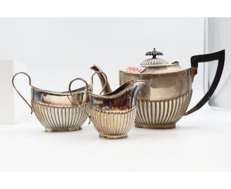 Edwardian Viners hallmarked silver tea set, 1059g. UK P&amp;P Group 2 (£20+VAT for the first lot and £4+VAT for subsequent lo