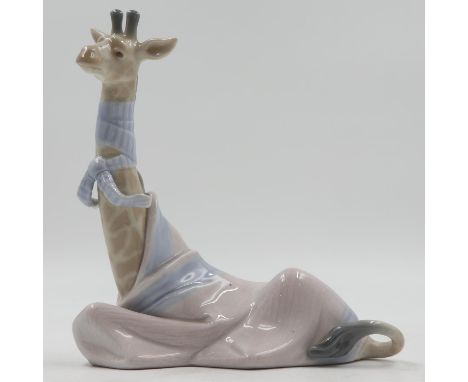Lladro Painful Giraffe, no cracks or chips, H: 16 cm. UK P&amp;P Group 2 (£20+VAT for the first lot and £4+VAT for subsequent