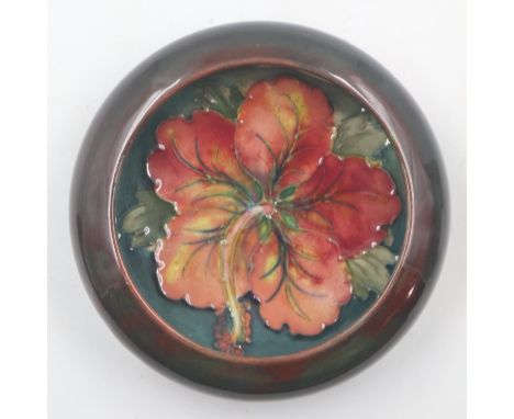 Moorcroft flambé bowl in the Hibiscus pattern, no cracks or chips, D: 11 cm. UK P&amp;P Group 1 (£16+VAT for the first lot an