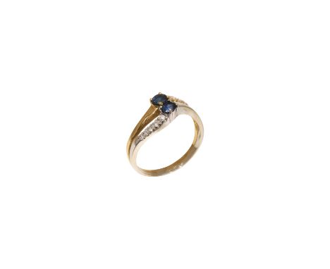   Ring Ring WG/GG 750/fein mit Brillanten zus.ca. 0,15ct, und zwei Saphire zus.ca. 0,4ct, GesGew. 3,8g  RW 58+        Ring la