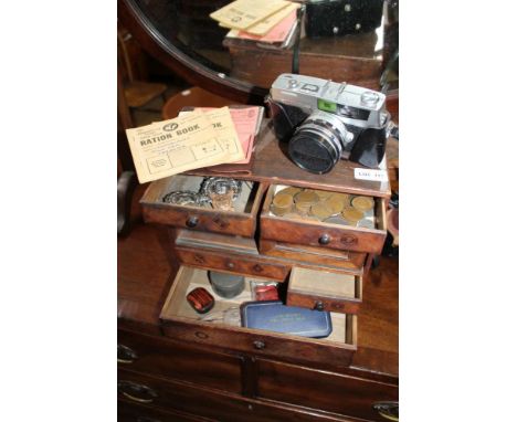 A SMALL SELECTION OF GENTLEMAN'S COLLECTABLES to include; Oriental table cabinet, medals, and a cased petri model 7 camera 