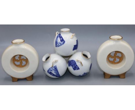 Royal Worcester Aesthetic Period triple globular vase, decorated in blue and white with Oriental motifs and gilt handles, gre