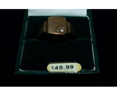 A 9 carat hallmarked gold signet ring, engine turned and set with a small diamond