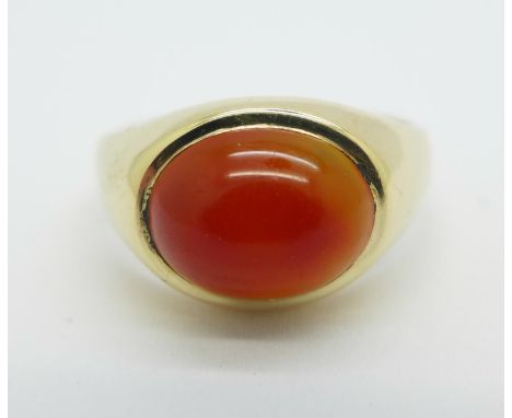 A 9ct gold cabochon cornelian ring, 3.3g, M 