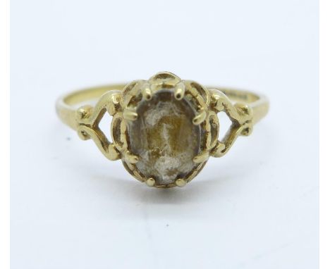 A 9ct gold stone set ring, 1.3g, M 
