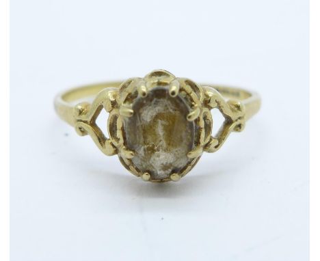 A 9ct gold stone set ring, 1.3g, M 