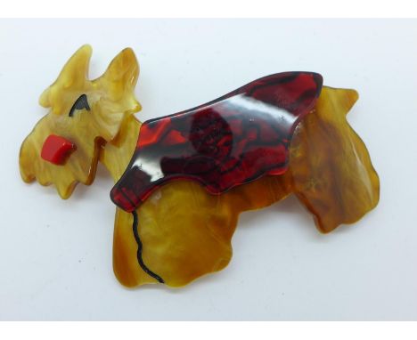 An Art Deco style lucite dog brooch 