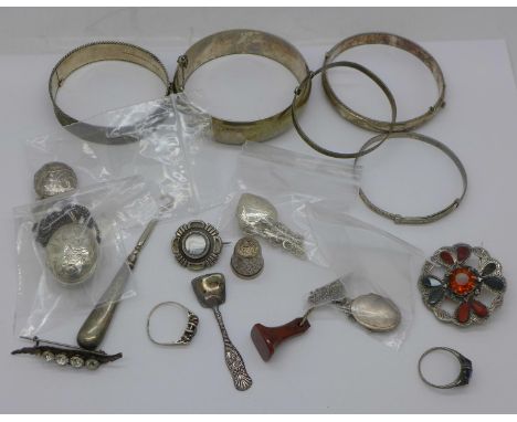 Silver jewellery, etc., including bangles, a Scottish brooch lacking stone and lockets, 160g 