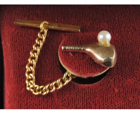 A 9ct gold and gilt metal novelty pin, cast in the form of a golf club, set with a pearl ball. 