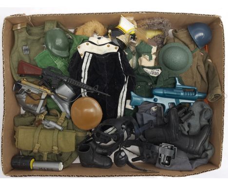 Palitoy Action Man vintage loose clothing/accessories to include guns, various part outfits, helmets/hats plus others - see p