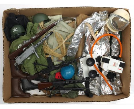 Palitoy Action Man vintage loose clothing/accessories to include guns, various part outfits, helmets/hats plus others - see p