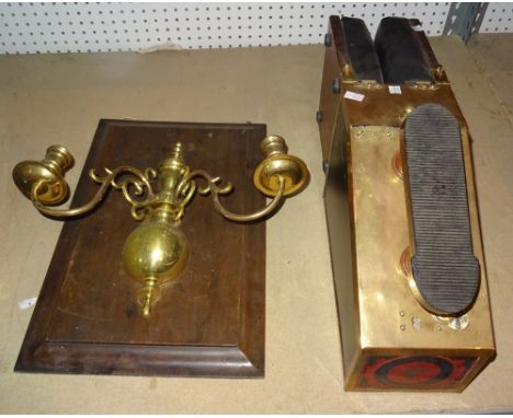 A brass and wooden reproduction, portable shoe shine station and a twin branch wall light, (2).  S4B 