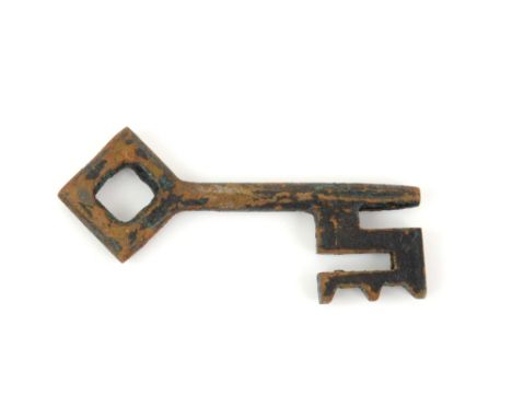 The Lord of the Rings - Rusty metal key used in set dressing around Moria, 11cm. Provenance: The vendor owned an event planni