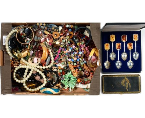 TWO JAPANESE 'KOMAI' STYLE INLAID LADY'S AND GENTLEMAN'S CIGARETTE CASES AND MISCELLANEOUS VINTAGE AND MODERN COSTUME JEWELLE