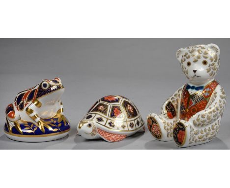 THREE ROYAL CROWN DERBY IMARI PAPERWEIGHTS - TEDDY BEAR, TOAD AND TORTOISE, 11CM H AND SMALLER, PRINTED MARK, GILT BUTTON Goo