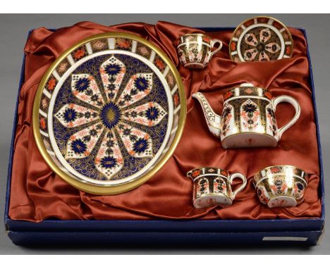 A ROYAL CROWN DERBY MINIATURE IMARI PATTERN TEA SERVICE, TO INCLUDE OVAL TRAY 20CM L, PRINTED MARK, BOXED The lot in good con