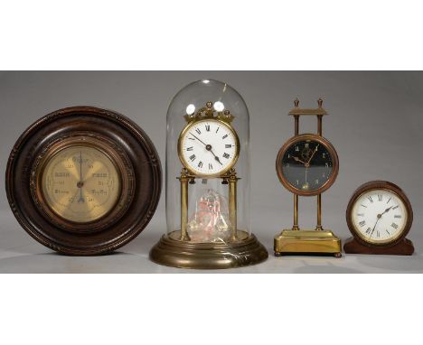 A BRASS GRAVITY DRIVEN TIMEPIECE, 26CM H, C1920-30, AN EARLY 20TH C BRASS ANNIVERSARY TIMEPIECE, A ROSEWOOD CLOCKCASE WITH EA