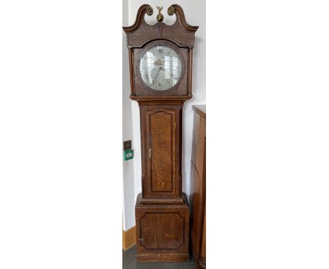 A VICTORIAN OAK THIRTY HOUR LONGCASE CLOCK, INLAID AND CROSS BANDED IN MAHOGANY WITH ROUND ENAMEL DIAL, 210CM H X 48CM 