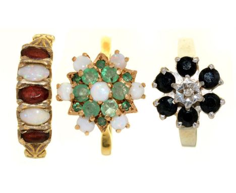 AN EMERALD AND OPAL CLUSTER RING IN GOLD, MARKED 14K, 3.7G, SIZE N, A SAPPHIRE AND DIAMOND CLUSTER RING IN 9CT WHITE GOLD, 3.