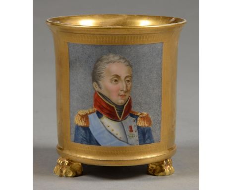 A PARIS PORCELAIN GILT GROUND CABINET CUP, PAINTED WITH A PORTRAIT OF AN OFFICER, 9.5CM H, UNDERGLAZE BLUE CROSSED LINES, EAR