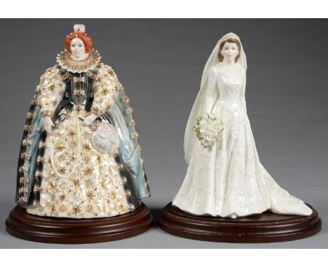 A ROYAL WORCESTER FIGURE OF QUEEN ELIZABETH I AND A COALPORT FIGURE OF HM THE QUEEN, 23 AND 22CM H, PRINTED MARKS, WOOD BASES