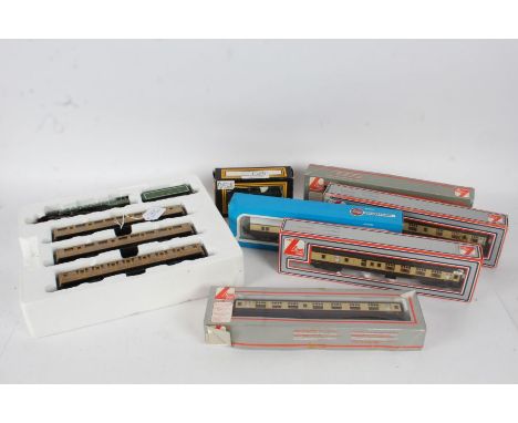 Model railway to include GWR number 1466 locomotive, Hornby Flying Scotsman locomotive and three carriages, carriages by Lima
