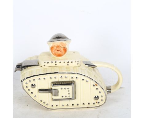Sadler's Vintage novelty tank teapot, length 23cm 