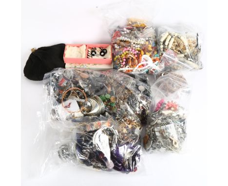 A large quantity of Vintage and other costume jewellery (boxful) 