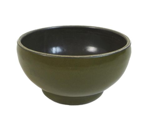 A Chinese porcelain tea dust glazed bowl, late Qing Dynasty, 19th century, decorated with an olive-green glaze, darker glaze 