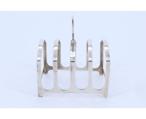 A 1930s silver toast rack, Birmingham, 1933, 61 g, 8 x 6 x 8.5 cm