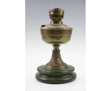 A Victorian brass ceramic oil lamp, 33 cm 