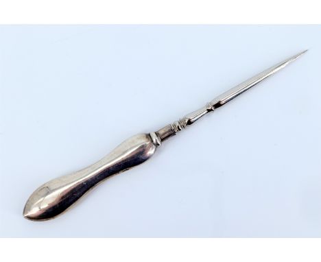 A silver handled bodkin, Chester, 1910, 13.5 cm