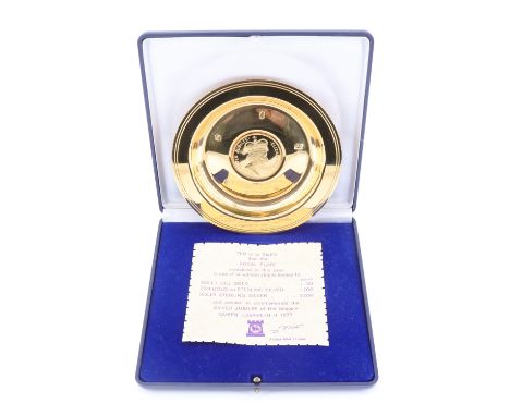 A cased Pobjoy Mint 22 ct gold plated silver "Royal Plate" coin set Armada dish, commemorating Queen Elizabeth's Silver Jubil