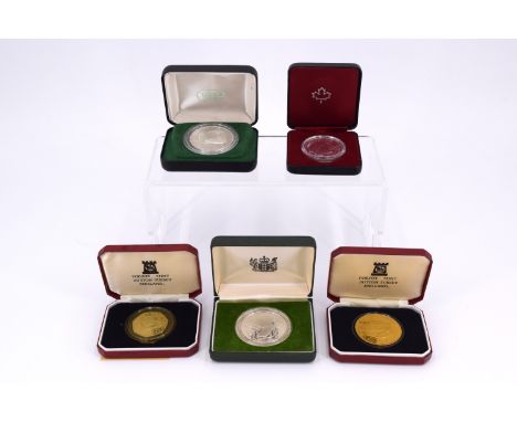 A group of silver proof commemorative coins, including a 1980 New Zealand one dollar, a 1979 Tokelau one dollar, a 1979 Isle 