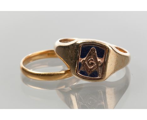 TWENTIETH CENTURY NINE CARAT GOLD MASONIC SWIVEL SIGNET RING
the swivel bezel with engraved initials to one side and enamelle