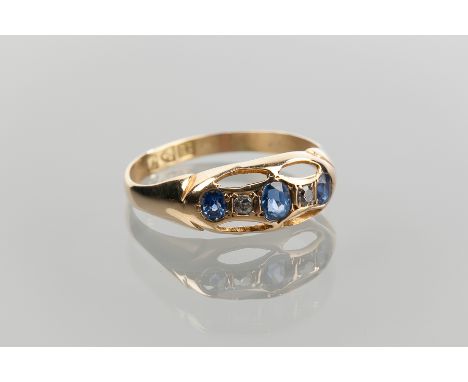 EARLY TWENTIETH CENTURY SAPPHIRE AND DIAMOND FIVE STONE RING
set with oval sapphires and round diamonds, in eighteen carat go