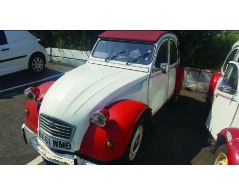 While not having been run for a while but driven to where you see it in the pictures, this 2CV Dolly is ripe for restoration.