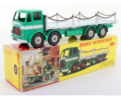 Dinky Supertoys 935 Leyland Octopus Flat Truck with Chains, mid green cab/chassis, light grey flash around cab and front bump
