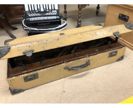 Vintage wooden carpenters chest with contents to include a variety of vintage wooden planes etc, chest approx 83cm x 36cm x 1