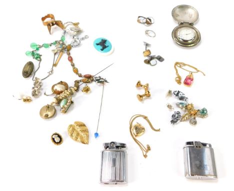 Costume jewellery and trinkets, rolled gold rings, cameo brooch, enamel brooch, President's Club compact, etc. (1 box)