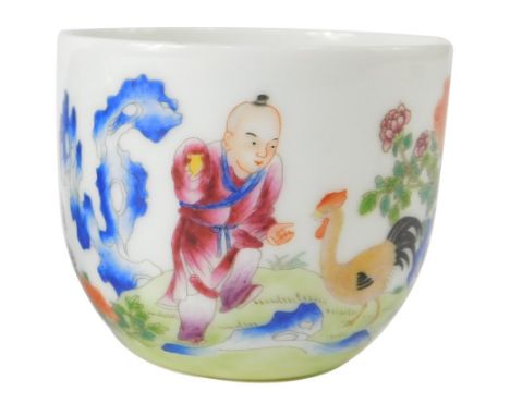 A Chinese porcelain tumbler cup, with hand painted decoration of a figure of a man, cockerel and script, 7cm high, with seal 