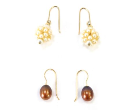 Two pearl drop earrings, to include a pair of green pearl lustre cluster drop earrings on a yellow metal wire unmarked, 3cm h