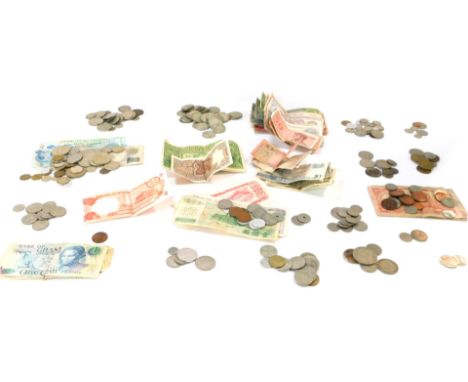 A group of coins, comprising Australian Florins, Australian and New Zealand coinage, Vietnamese bank notes, Chinese and Japan
