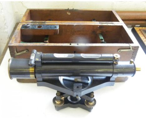 A STANLEY BRASS AND OXIDISED SURVEYING LEVEL, THE TELESCOPE SURMOUNTED BY TWO BUBBLE LEVELS ABOVE A COMPASS, ON STAFF HEAD MO