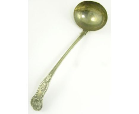A GEORGE V SILVER SOUP LADLE, KING'S PATTERN, LONDON 1913, 9OZS