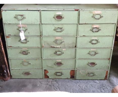 A GREEN PAINTED WOOD FILING CABINET OF 18 DRAWERS, CONTAINING MISCELLANEOUS TOOLS, ETC