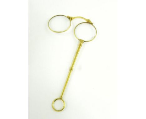 A FRENCH GOLD LORGNETTE, LATE 19TH CENTURY, MARKED 750, ONE LENS CHIPPED